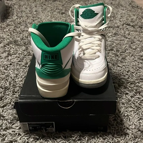 Air Jordan 2 Retro GS ‘Lucky Green’ - Picture 4 of 7